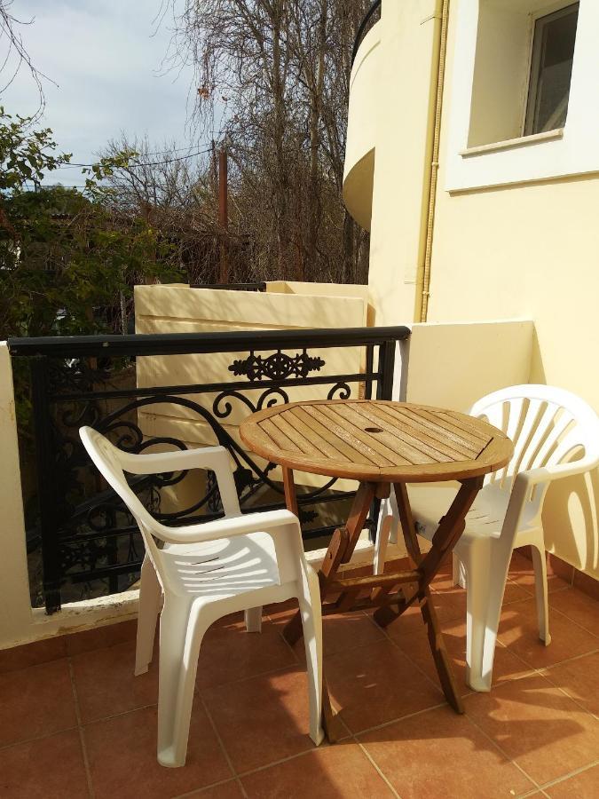 Ton Mari Apartments Палиохора Екстериор снимка